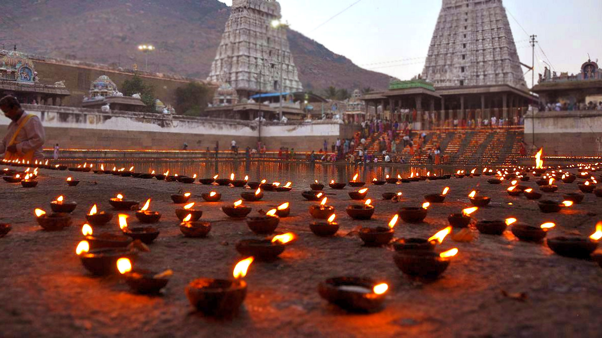 Karthigai Deepam 2024